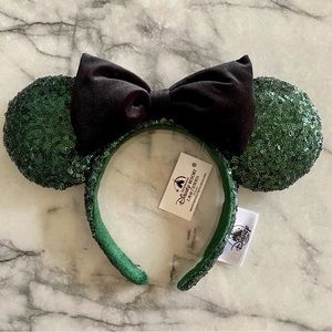Disney Christmas Green Sequins Black Velvet Minnie Ears Headband